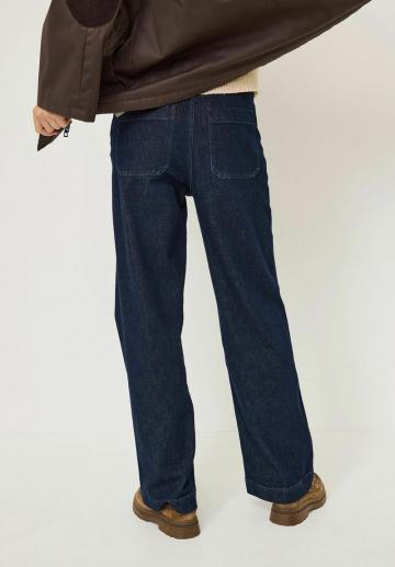 Прямые джинсы