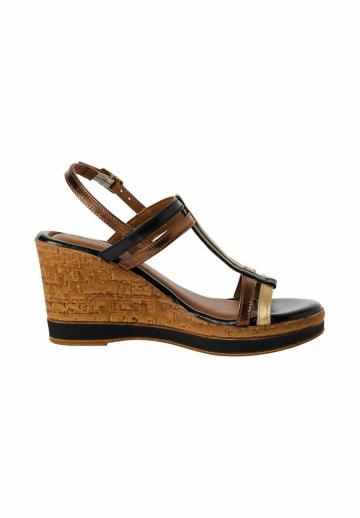 Босоножки на танкетке