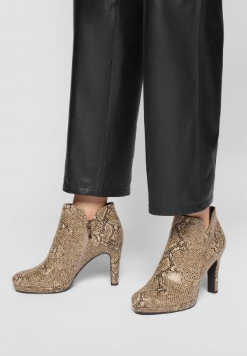 Высокие сапоги