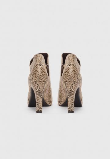 Высокие сапоги