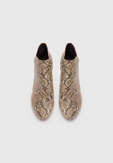 Высокие сапоги