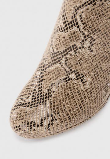 Высокие сапоги