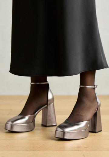 Туфли на высоком каблуке