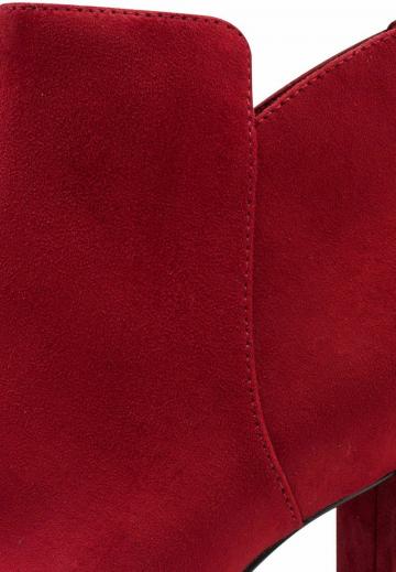 Высокие сапоги