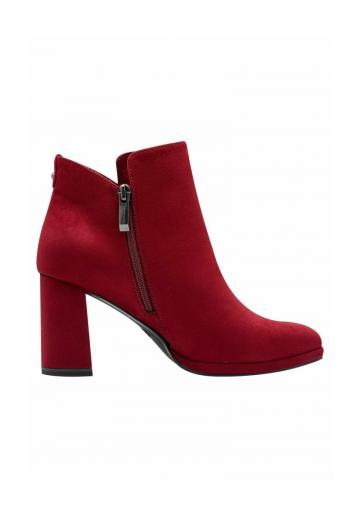 Высокие сапоги