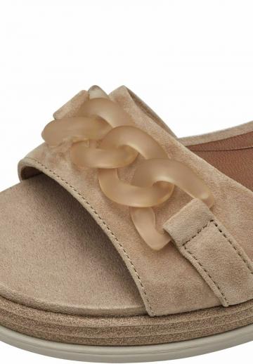 Босоножки на танкетке