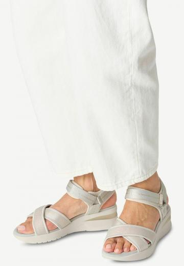 Босоножки на танкетке