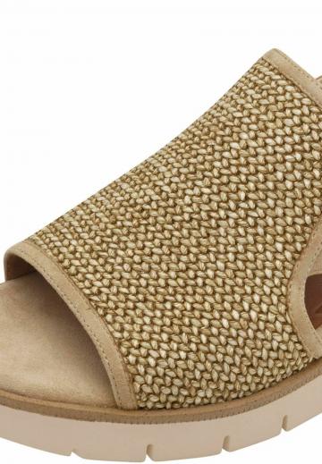 Босоножки на танкетке