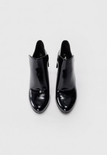 Высокие сапоги