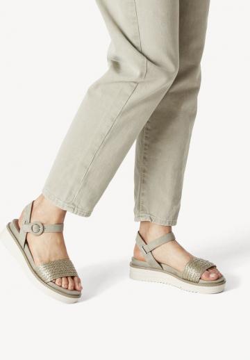 Босоножки на танкетке