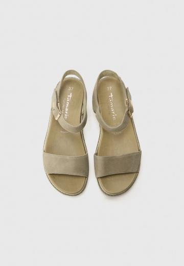 Босоножки на танкетке