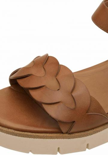 Босоножки на танкетке