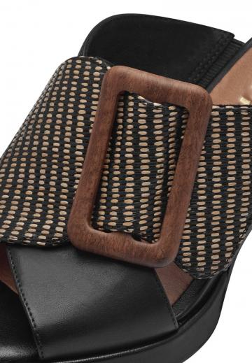 Босоножки на каблуке