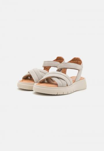 Босоножки на танкетке