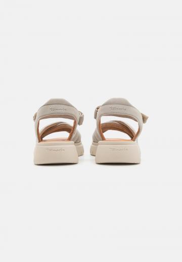 Босоножки на танкетке