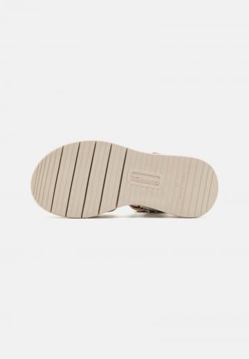 Босоножки на танкетке