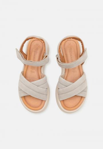 Босоножки на танкетке