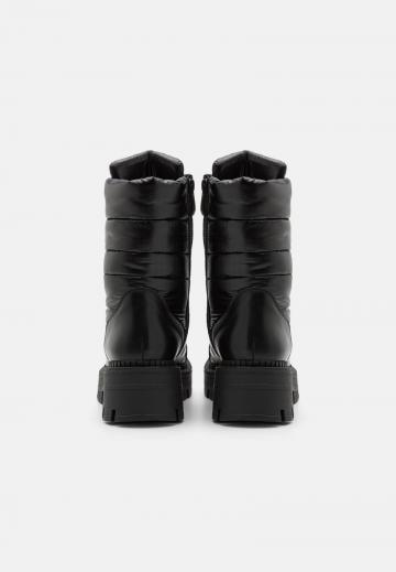 Ботинки на шнуровке