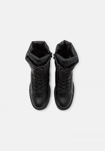 Ботинки на шнуровке