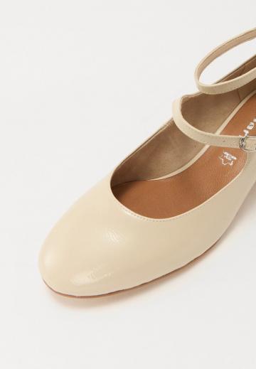 Туфли с ремешком
