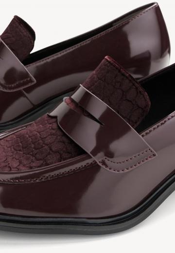 Туфли с высоким носом