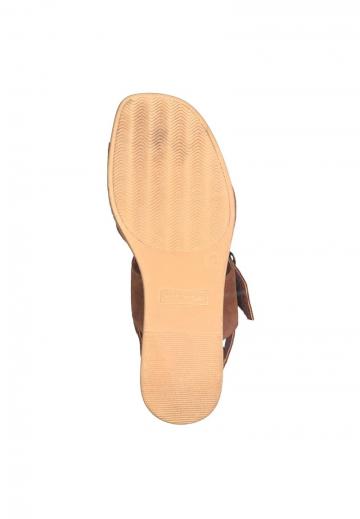 Босоножки на танкетке