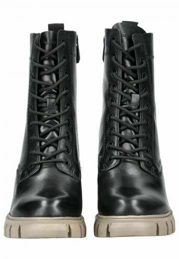 Ботинки на шнуровке