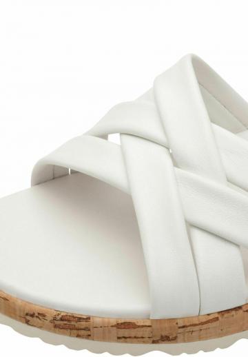 Босоножки на танкетке