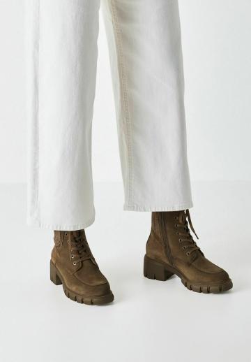 Ботинки на шнуровке