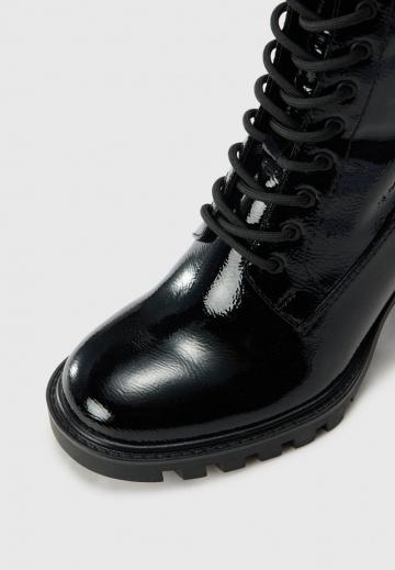 Ботинки на шнуровке