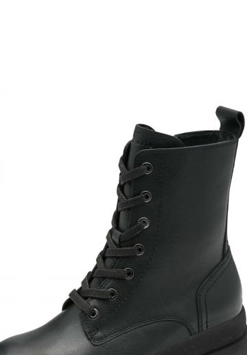 Ботинки на шнуровке