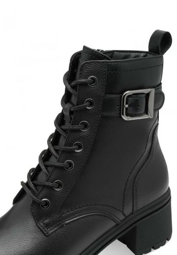 Ботинки на шнуровке