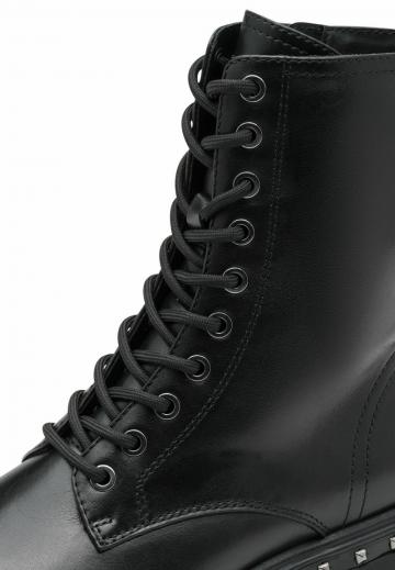 Ботинки на шнуровке