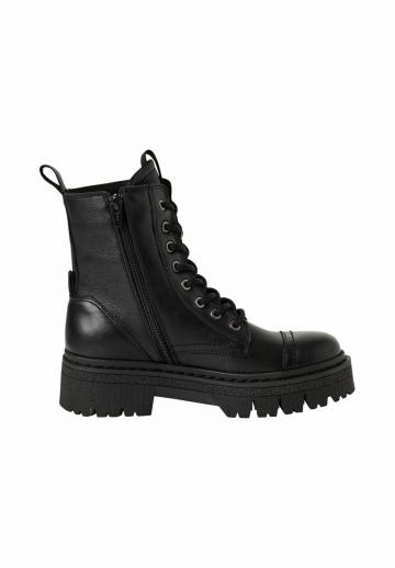 Ботинки на шнуровке