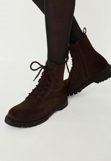 Ботинки на шнуровке