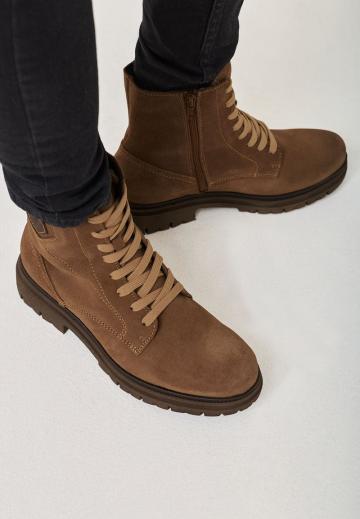 Ботинки на шнуровке