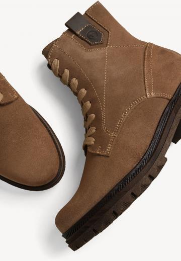 Ботинки на шнуровке