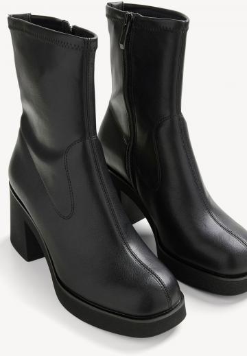 Полусапожки на высоком каблуке