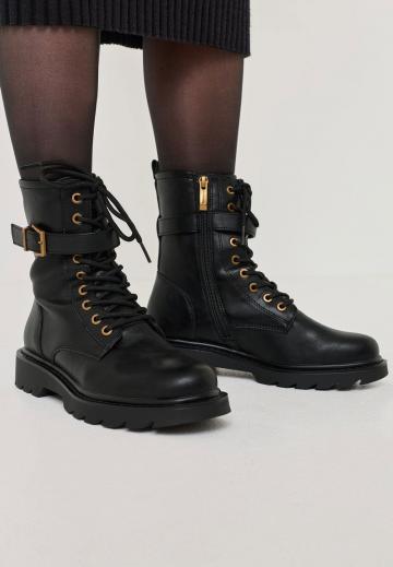 Ботинки на шнуровке