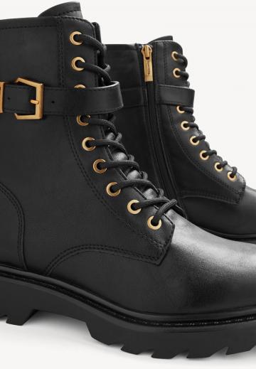 Ботинки на шнуровке