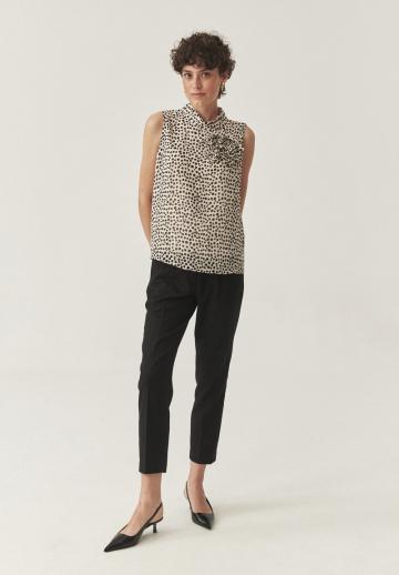 Блузка без рукавов