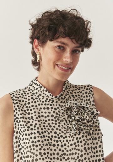 Блузка без рукавов