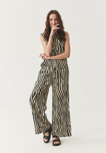 Блузка без рукавов