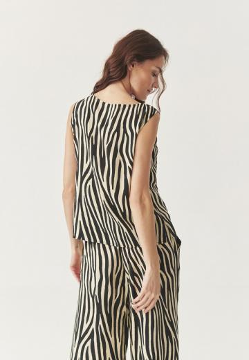 Блузка без рукавов