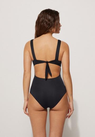 Слитный купальник