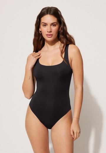 Слитный купальник