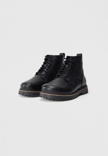 Ботинки на шнуровке