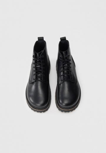 Ботинки на шнуровке