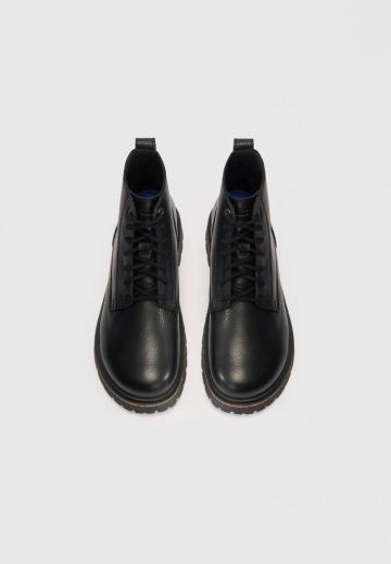 Ботинки на шнуровке