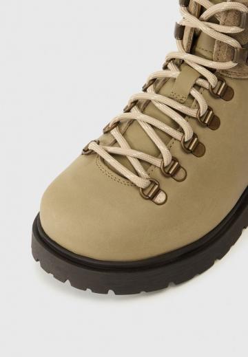 Ботинки на шнуровке